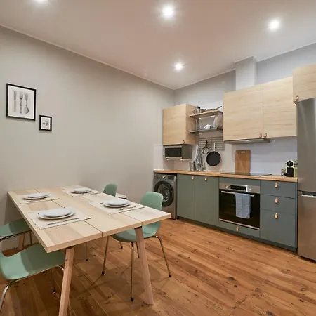 Design For Big Groups 4bed/3bath Apartament